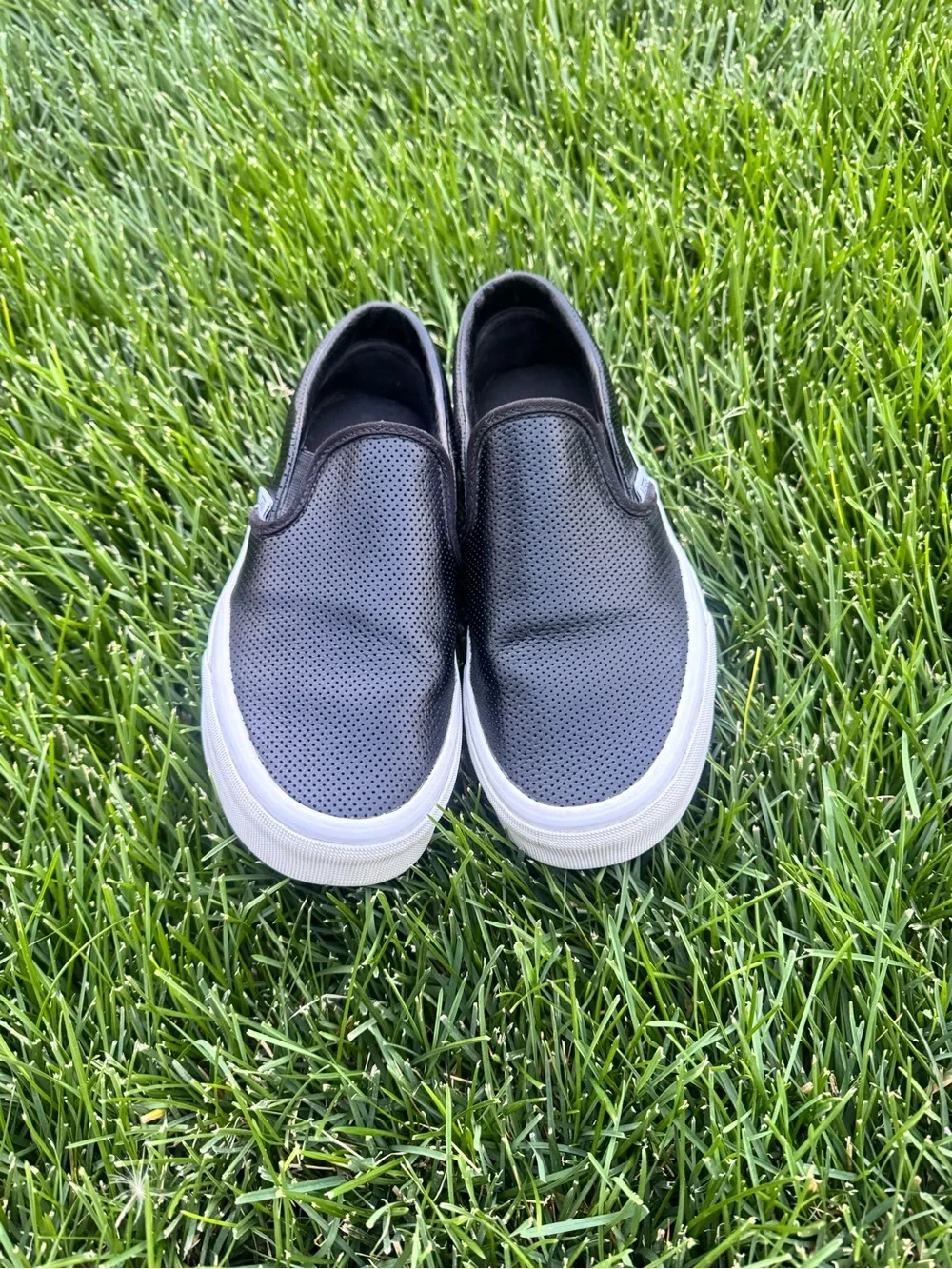 Vans Classic Black Leather shoes– Women’s 6.5